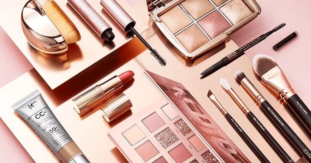 Упаковщик косметики